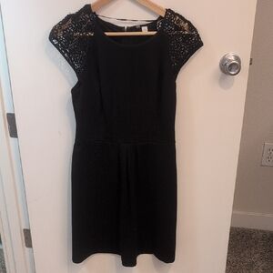 Chic Black Lace Cap Sleeve Dress